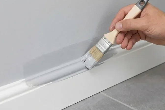 Anstrichverträglich oder überstreichbar? Worauf Handwerker bei Dichtstoffen achten müssen